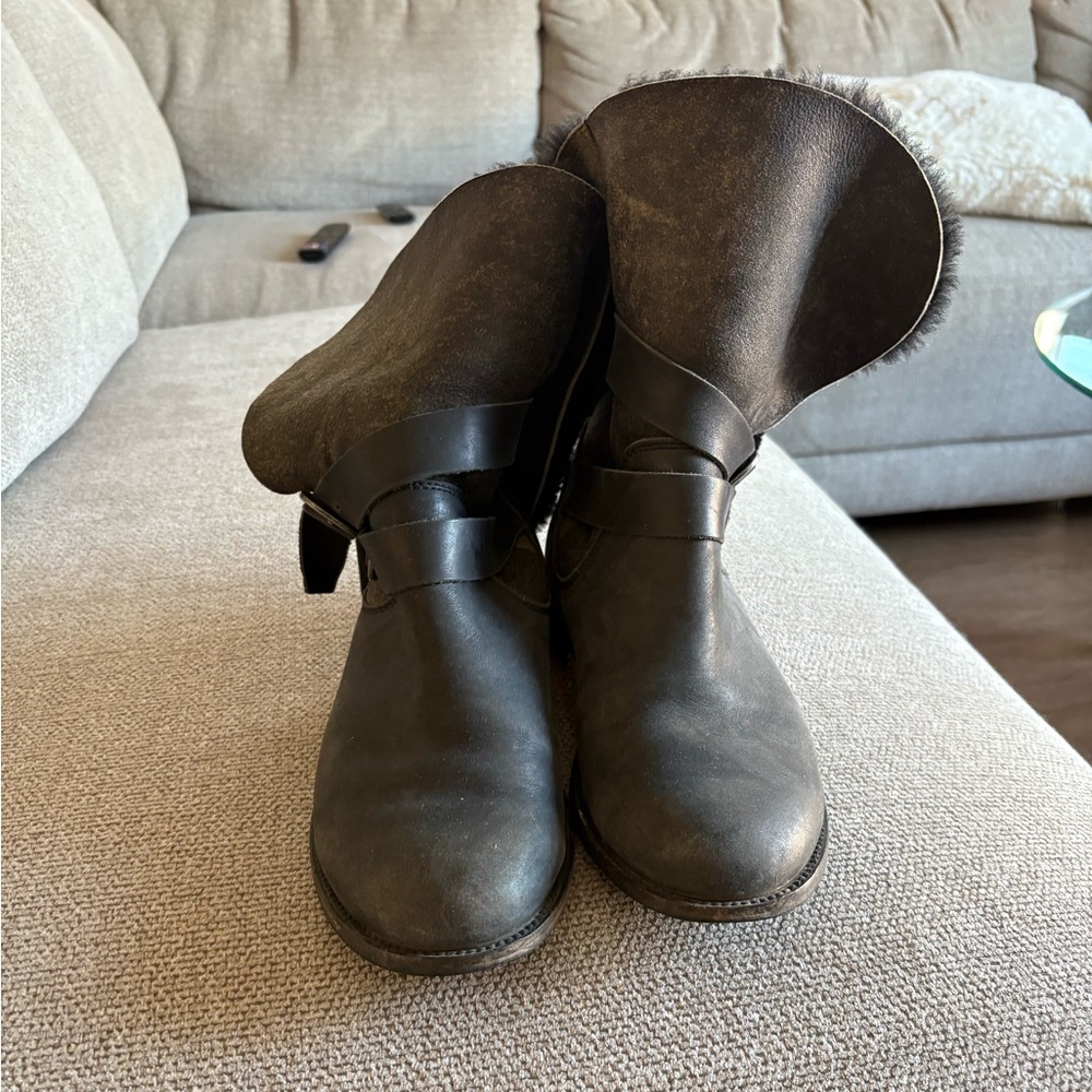 Size 8 Emu black boots Good Condition